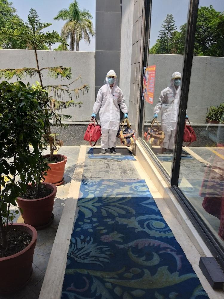 Ramada Encore Jalandhar Bagian luar foto
