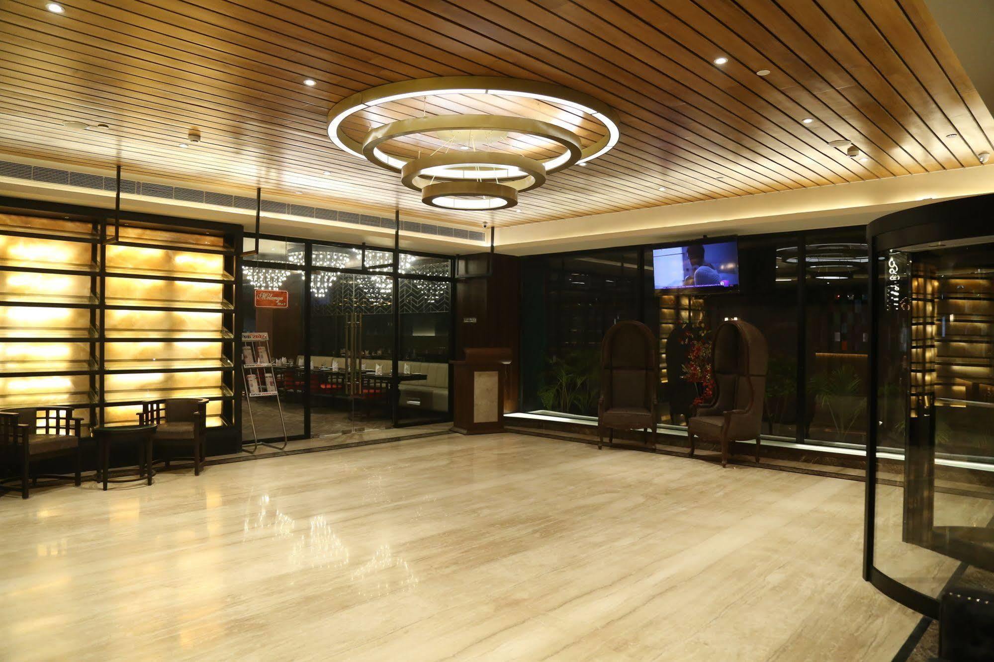 Ramada Encore Jalandhar Bagian luar foto
